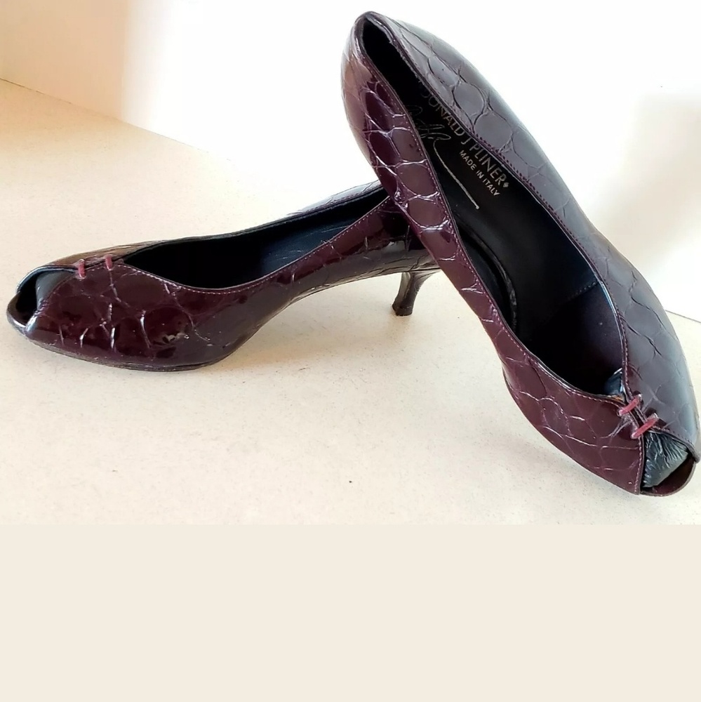 Donald J Pliner Croc Embossed Leather Burgundy 7.5